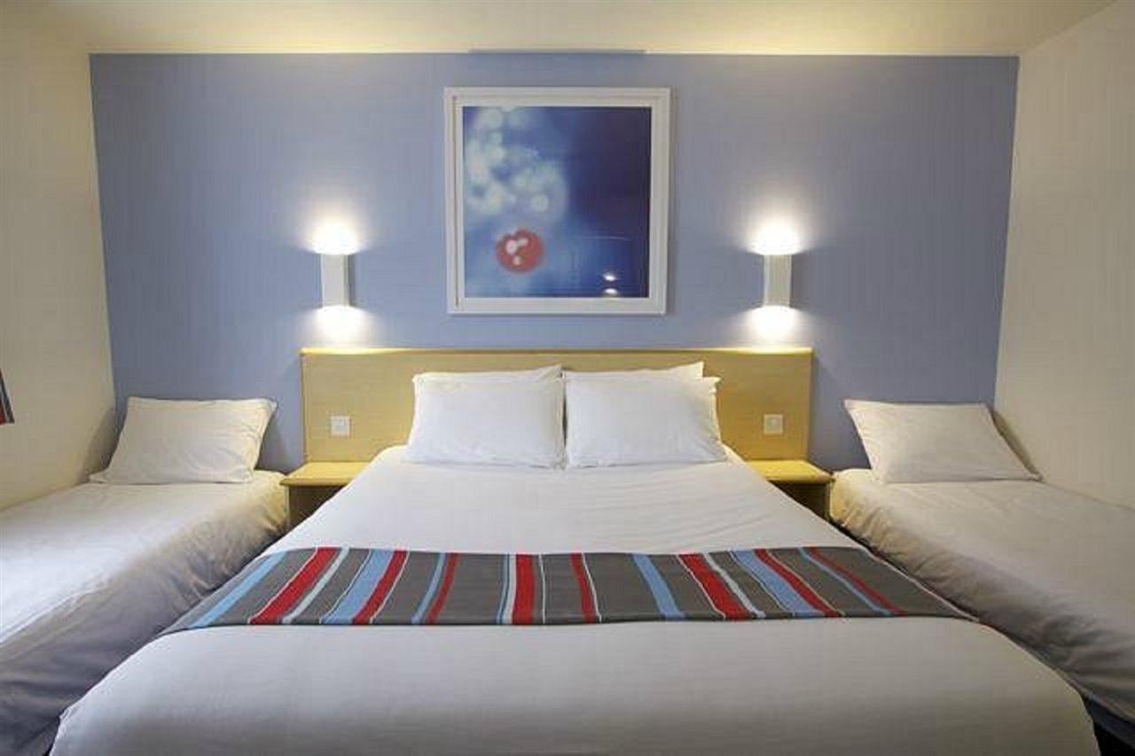 Travelodge Ipswich Stowmarket Haughley Экстерьер фото