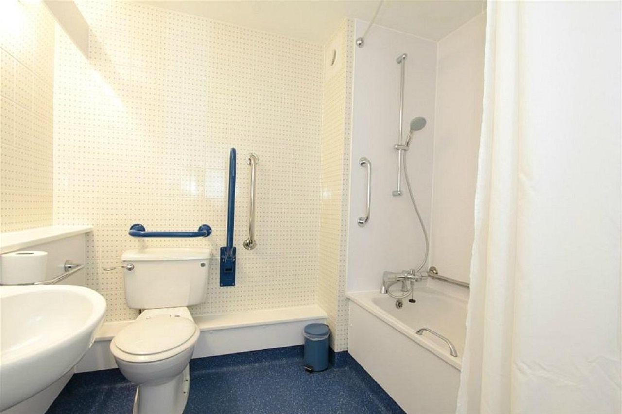 Travelodge Ipswich Stowmarket Haughley Экстерьер фото